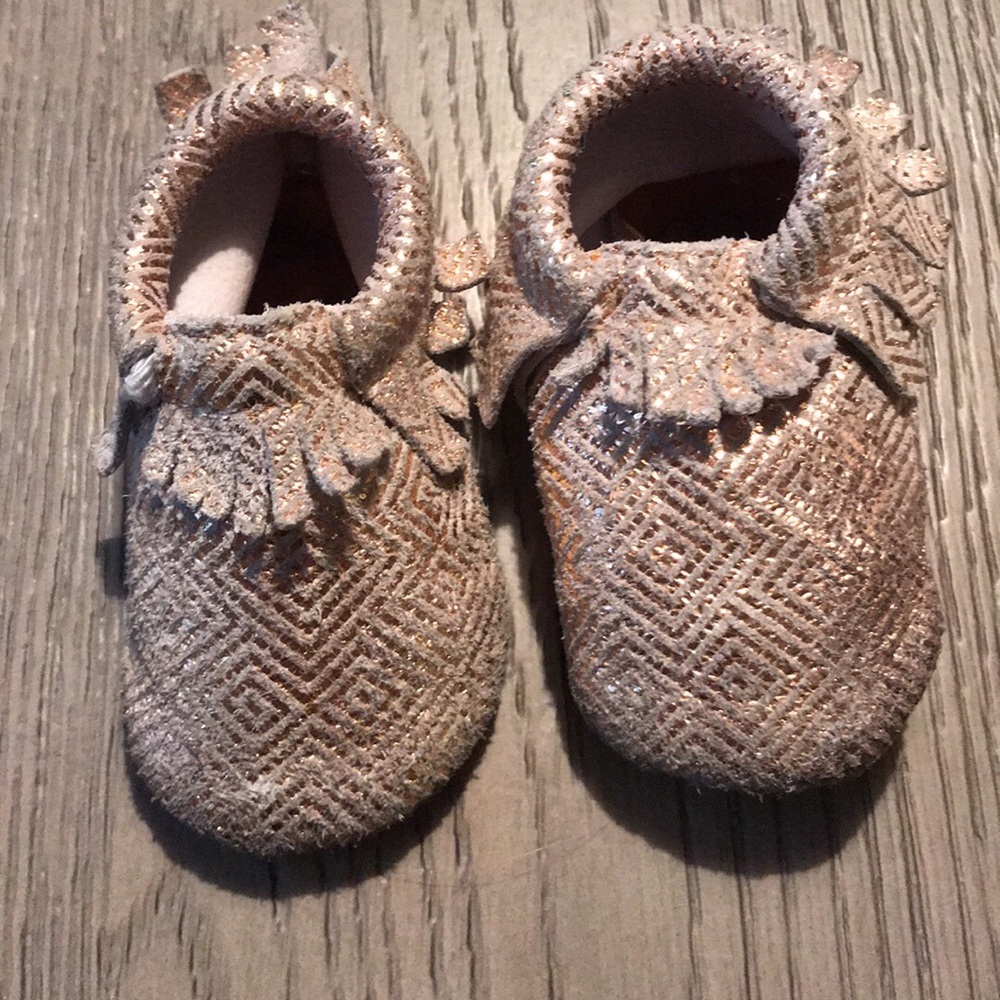 FRESHLY PICKED MOCCASINS GEO ART ROSE GOLD
